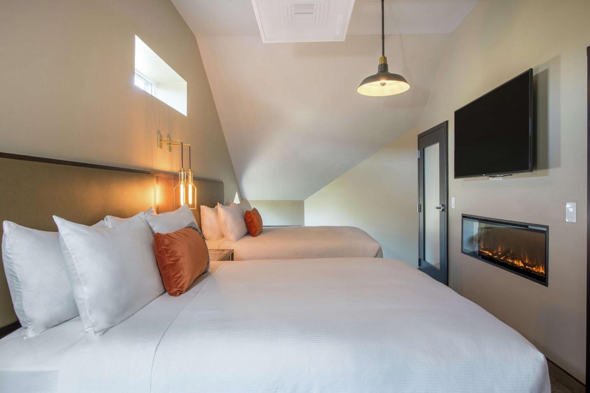 Hotel Saranac, Curio Collection By Hilton Saranac Lake Esterno foto