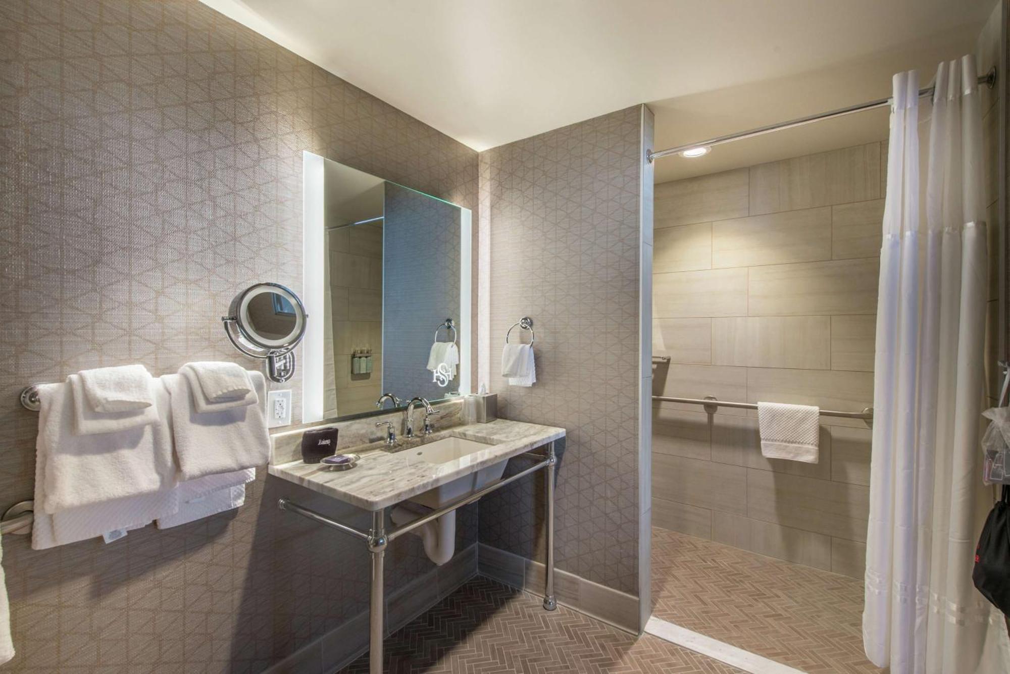 Hotel Saranac, Curio Collection By Hilton Saranac Lake Esterno foto